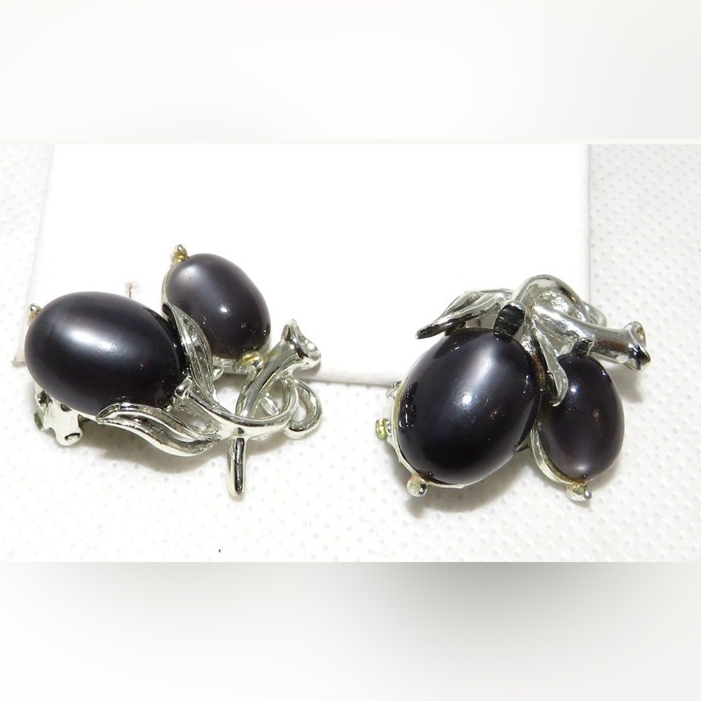 Vintage Lisner 1960’s Gray Moonstone and Silver Women's Clip on Earrings